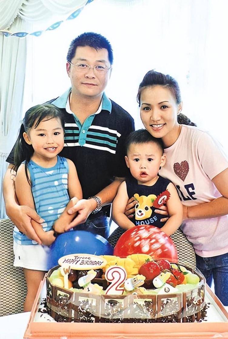 港星黎瑞恩:20岁因一首歌爆火,29岁嫁入豪门,如今49岁独养俩娃_乐坛