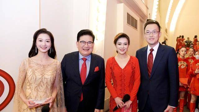 男主持除了一哥曹可凡以外,原本"千年老二"的林海被臧熹替代,而女主持