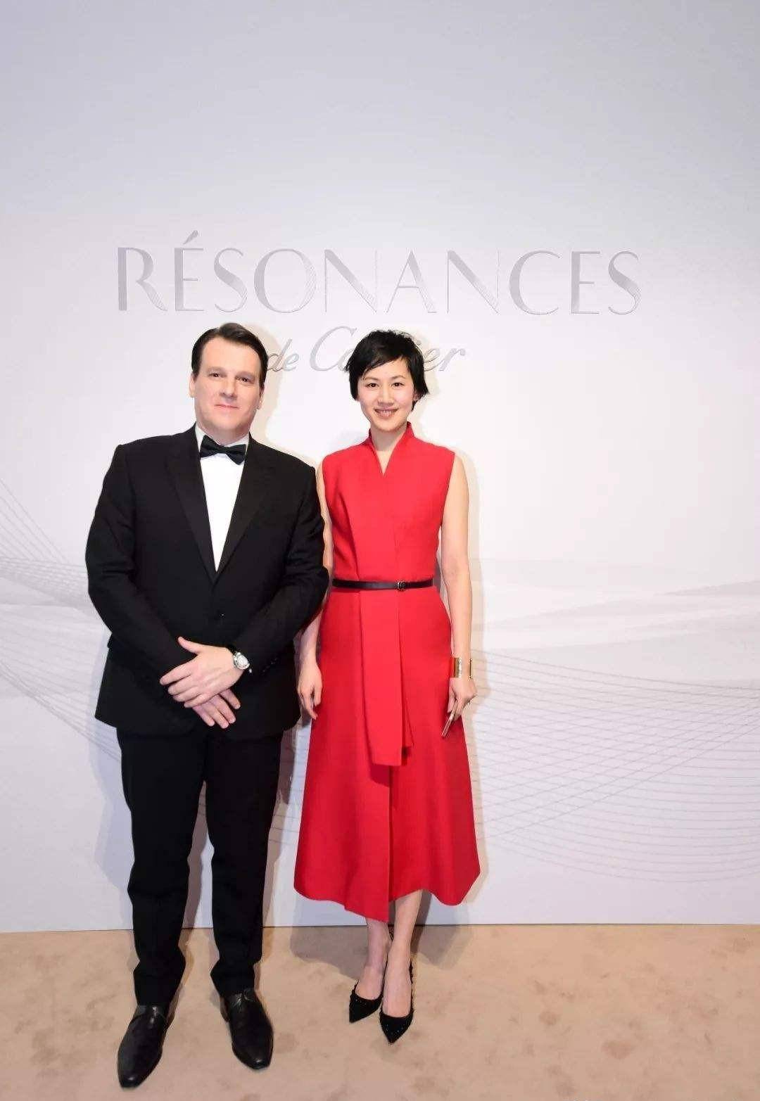 经过这次采访,郭广昌对王津元一见钟情,从此以后他变得非常的主动