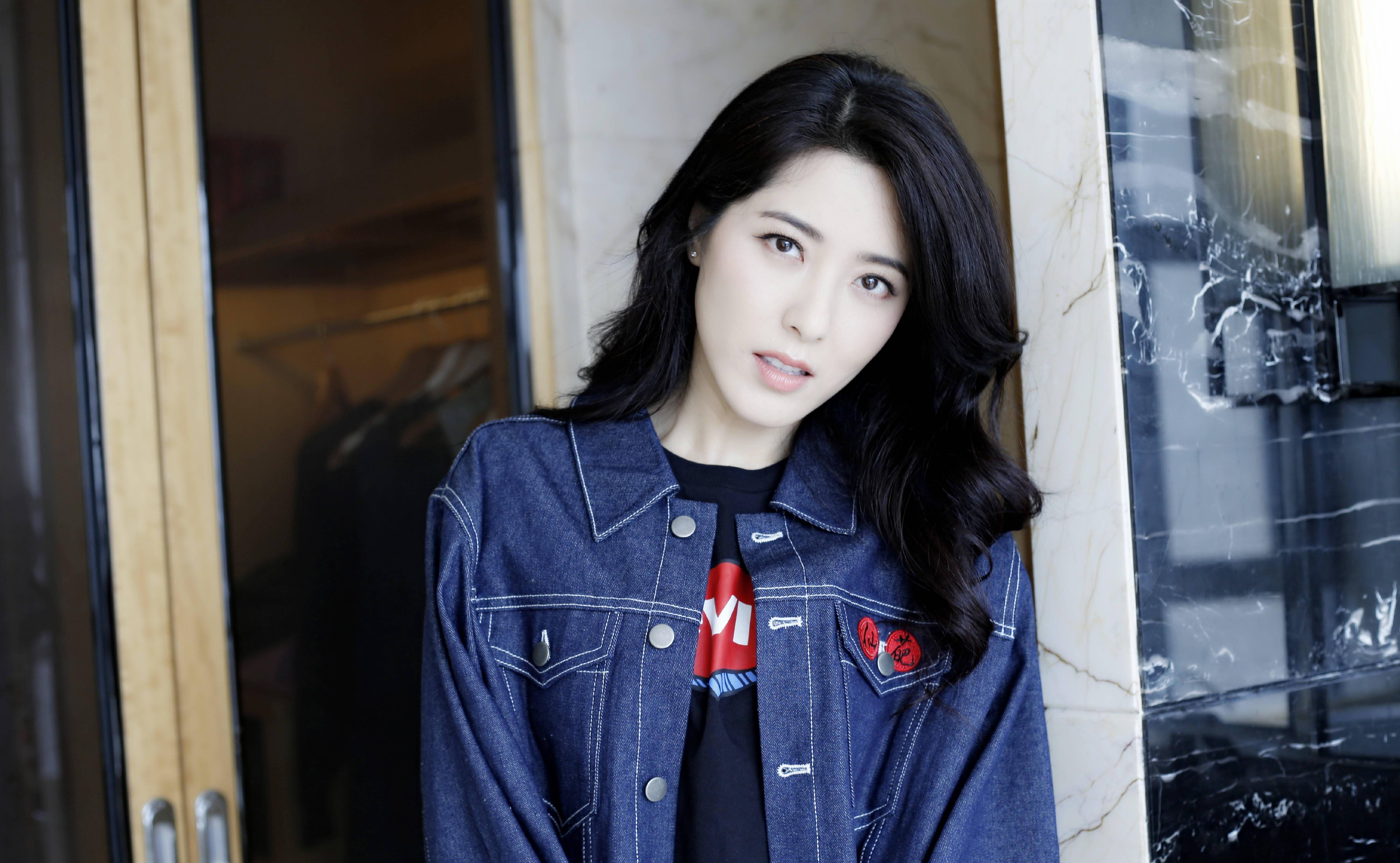 "不久后曾黎开启了自己的第二段恋情.