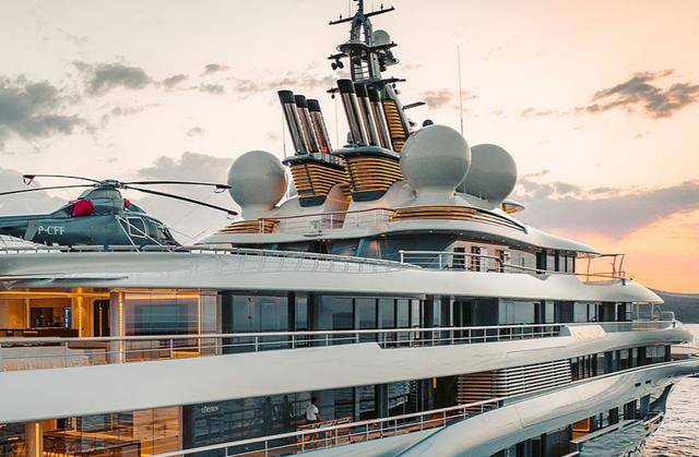 贝索斯斥5亿美金打造海上城堡,最奢华游艇flyingfox帆船将面世_bezos