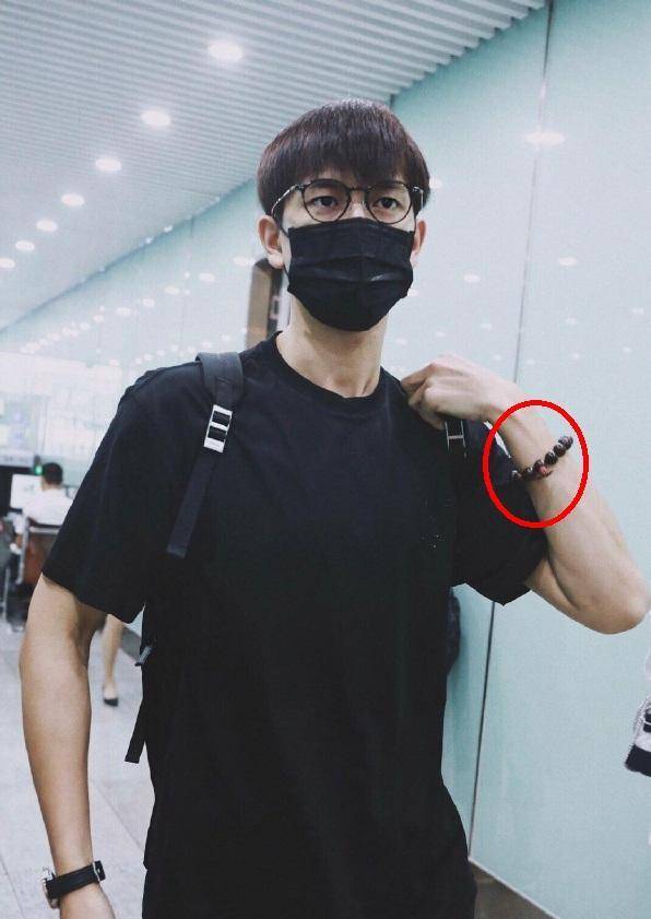 看到李现手上的佛珠,涵养低调绝非一天养成_带着_表演_时间