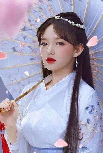 "漫画中的少女"程潇时尚身材不亚于柳岩,看到照片网友:恋爱了_长相