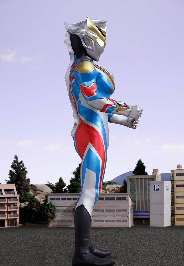 德凯奥特曼强劲型官方皮套实物三视图刷新粉丝审美下限的背部