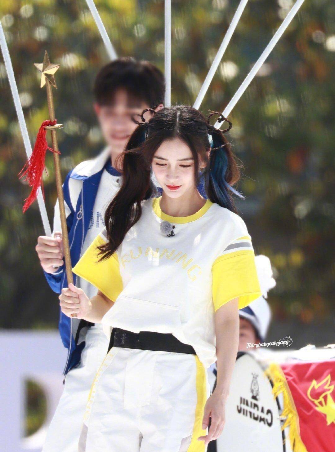angelababy微博晒双马尾,32岁扮美相,网友:俏皮少女感爆棚_爱心
