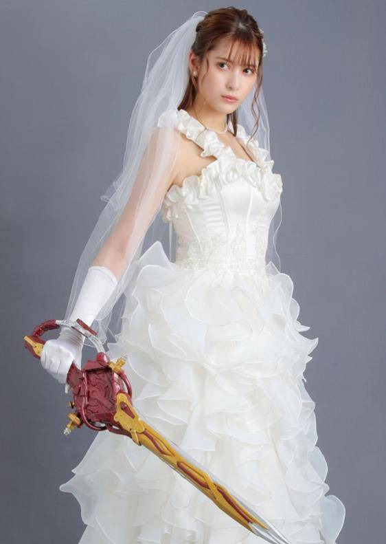 假面骑士圣刃:神代玲花个人婚纱写真集公开粉丝:我老婆真好看_造型