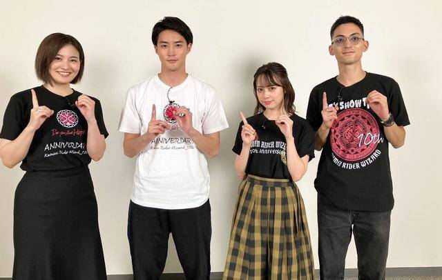 假面骑士wizard主角团十年后再次聚首巅峰颜值不变认不出的兽爷_对比