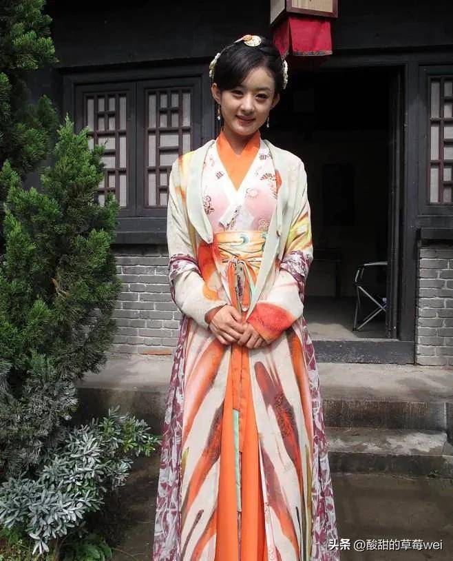 其中本剧剧情不仅接地气,而且赵丽颖和戚迹的最萌身高差也是微博热议