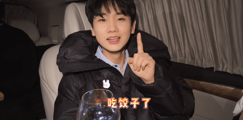 张若昀魏晨赶回家吃饺子,杨紫被小朋友求合影_表演_欧豪_大张伟