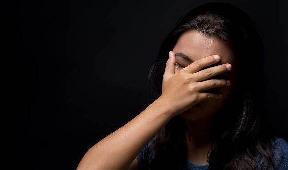 离异家庭的孩子面对再婚父母有多尴尬_储爱_婚姻_因为