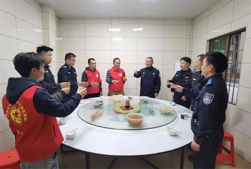 吴川公安派出所的“特殊”年夜饭 (图4)