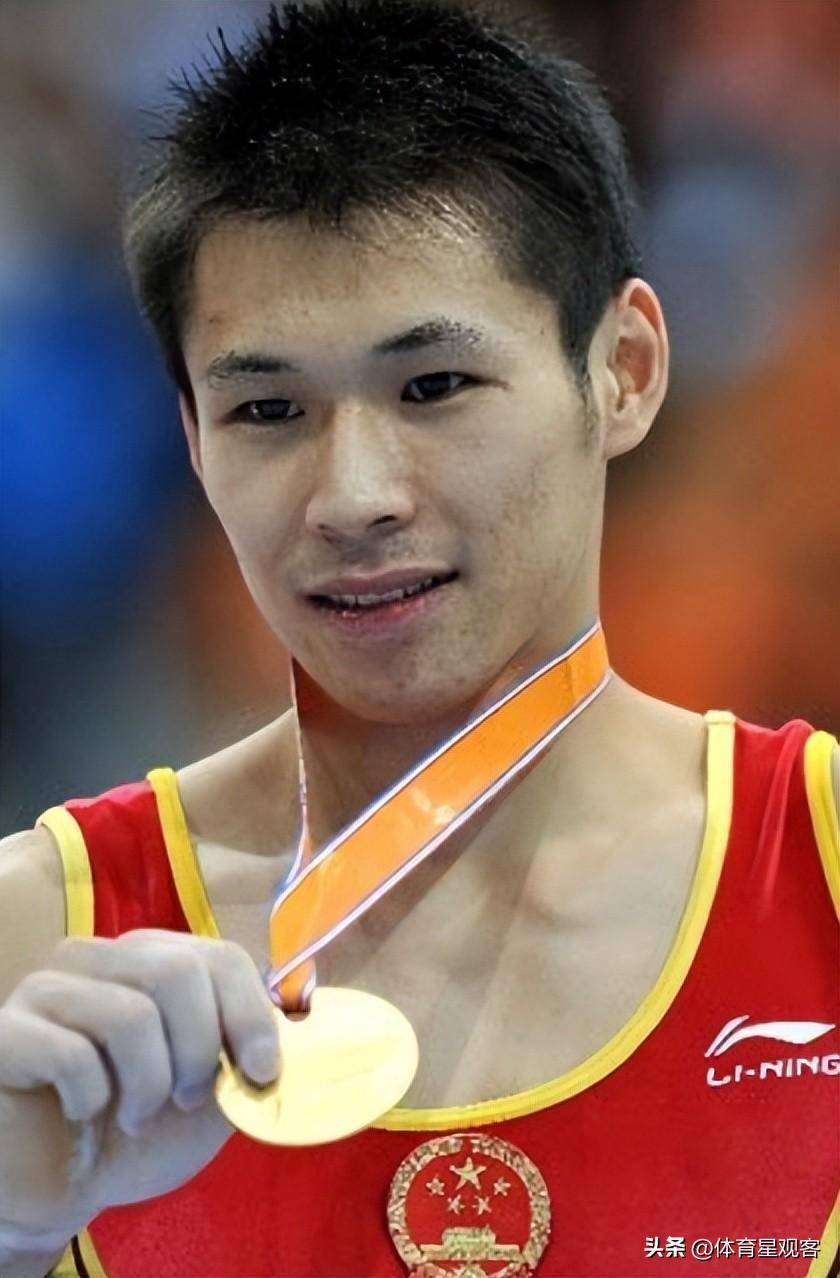 "体操冠军"张成龙:成名后被富婆倒追,结婚多年幸福美满