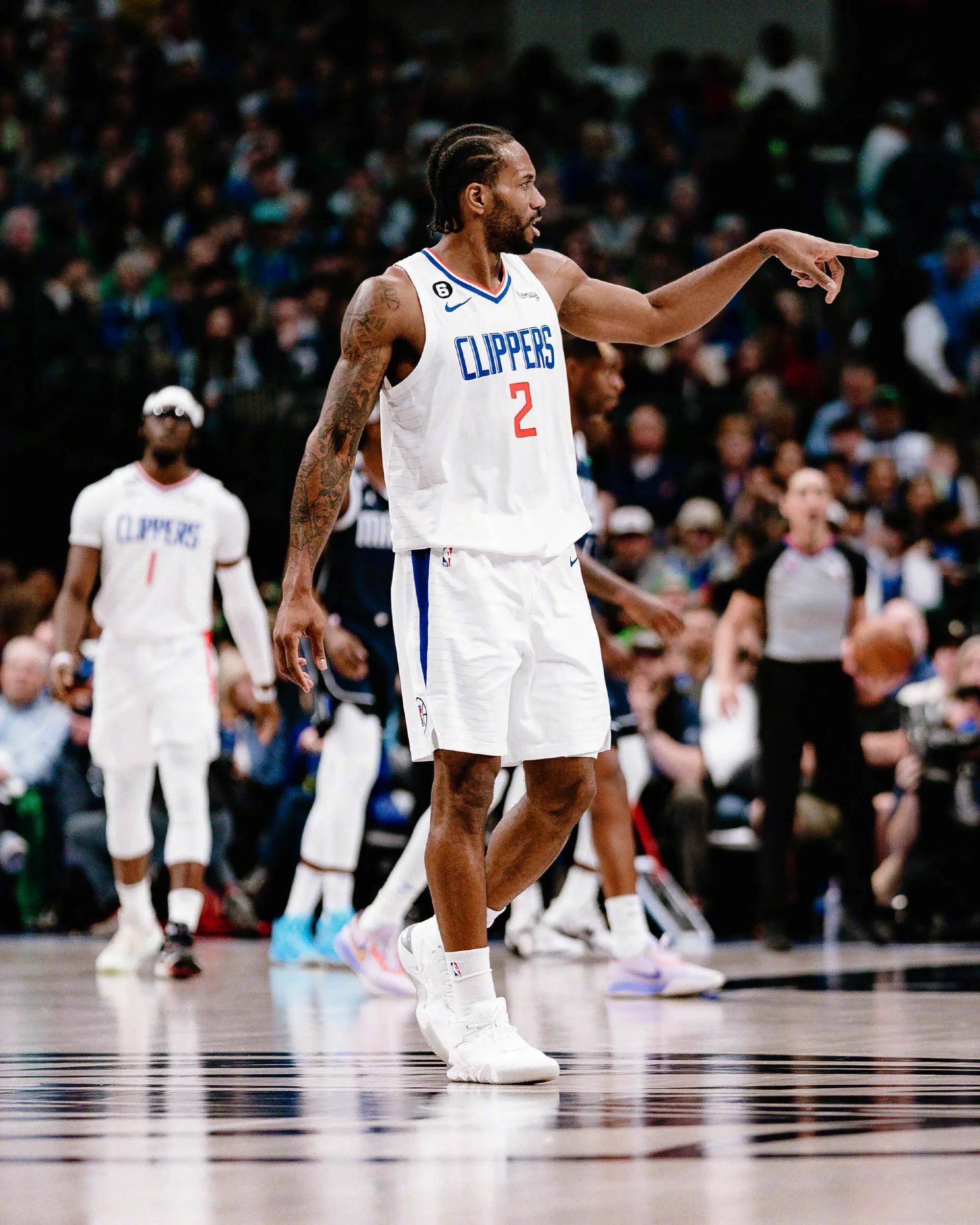 东契奇再败伦纳德!小卡机器人程序编译完成,独行侠路在何方?