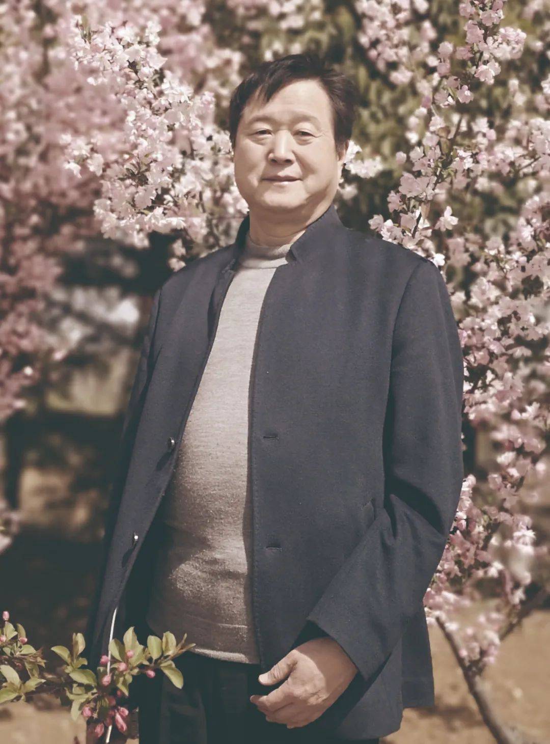 孟庆刚,1959年出生,山东省青州市人,中国美术家协会会员.