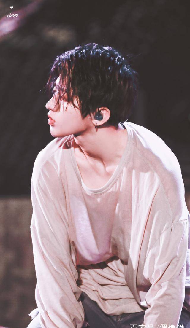 蔡徐坤身上有三点让人羡慕的地方,第三点男性魅力十足_皮肤_肌肉_什么