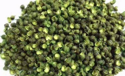 做花椒油时,下锅前记得加一步,又香又麻还入味,比买的都好吃_胡椒