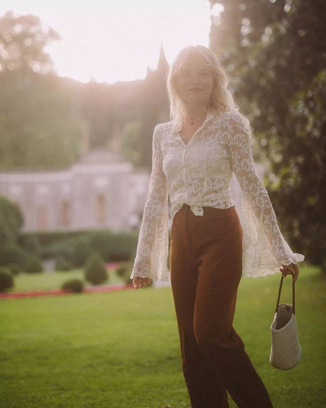 小个子还微胖,这个法国博主也太会打扮了吧_socol_sabina_风格