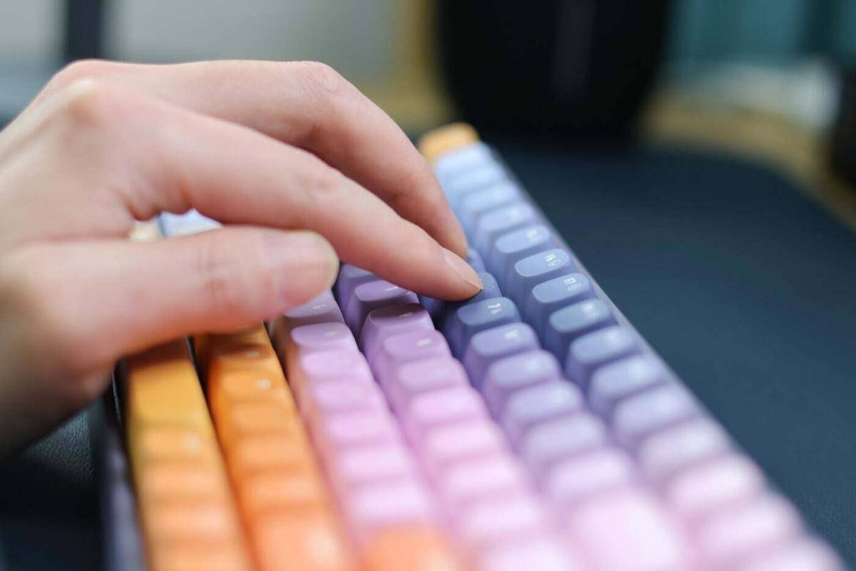 Lofree洛斐小翘星河入手体验,颜值与实用兼备的桌面好物