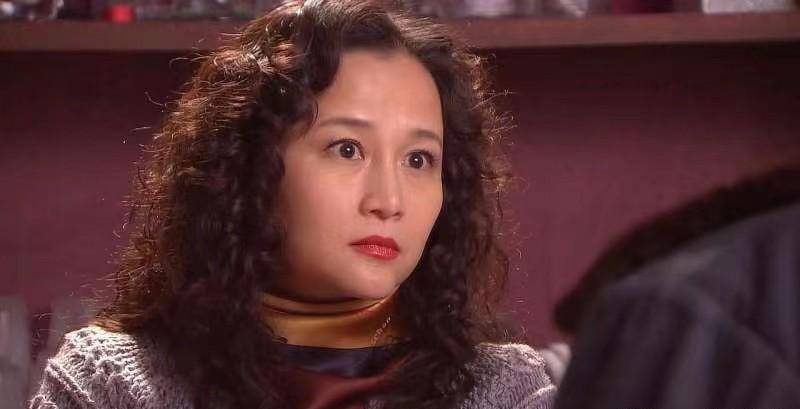 在这部剧里,饰演黑丽丽的演员张晞,就有几分关晓彤的韵味,虽然她的