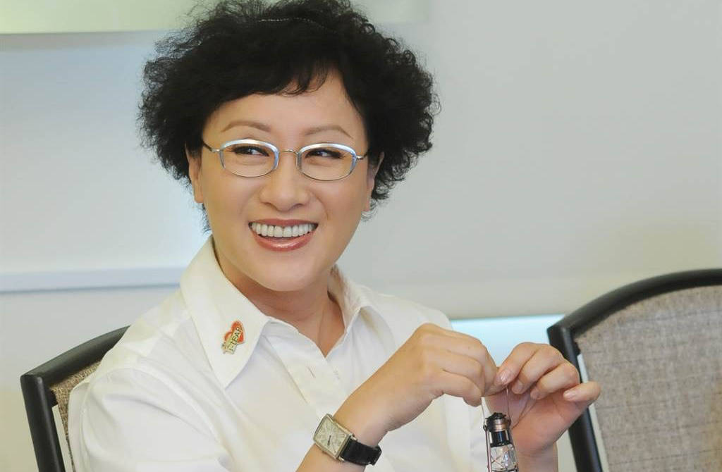 曾庆瑜主持《玫瑰之夜》爆红,《鬼话连篇》单元在当年创下超高收视率.