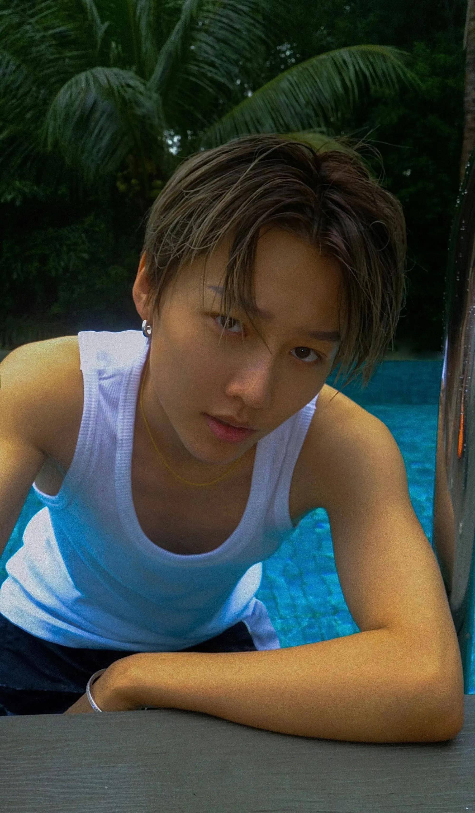 刘雨昕最新泳池大片来了,被说是模仿肖战?