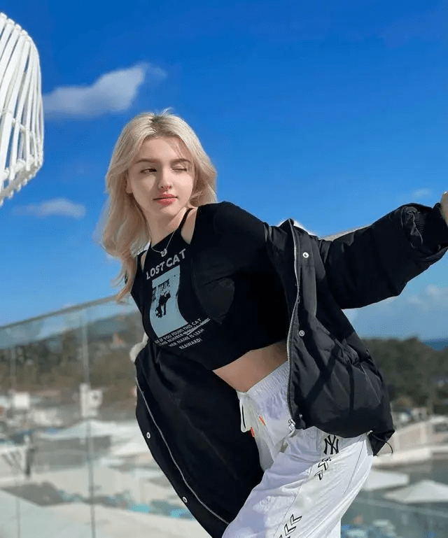 2022年环球小姐土库曼斯坦代表-街头美女中亚的北朝鲜,很少被外界打扰