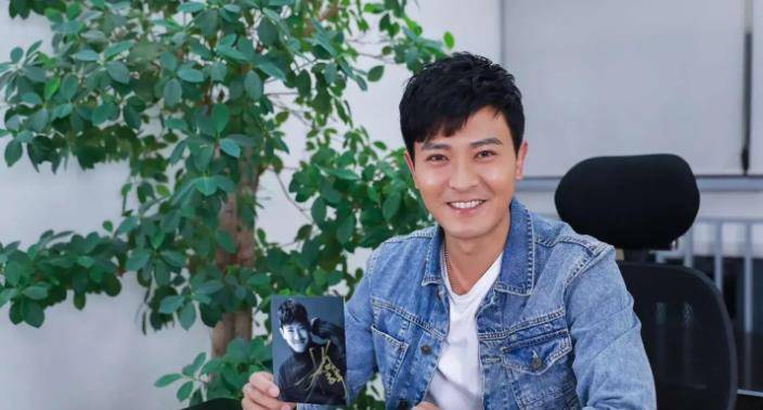 演员杨铮:14岁演贾里出道,戏红人不红,与影后结婚10年恩爱如初_表演