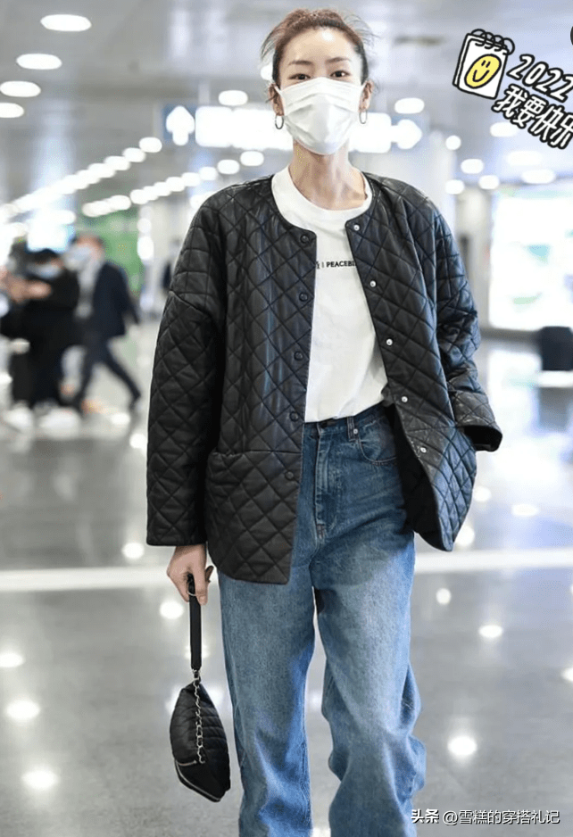 刘雯带火了一种外套叫“绗缝羽绒服”，时髦显瘦，超适合微胖女生_进行_身形_线条
