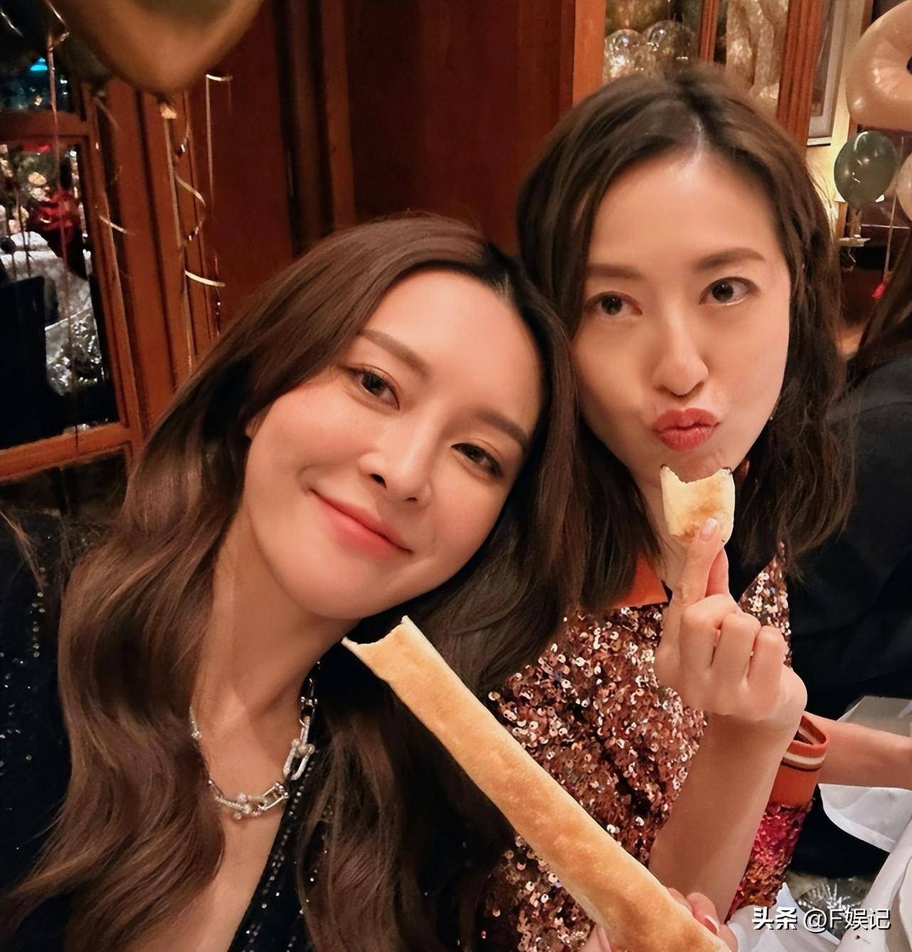 张曦雯带男友和妈妈吃饭过春节 唐诗咏和绯闻男友伍允龙同框出镜