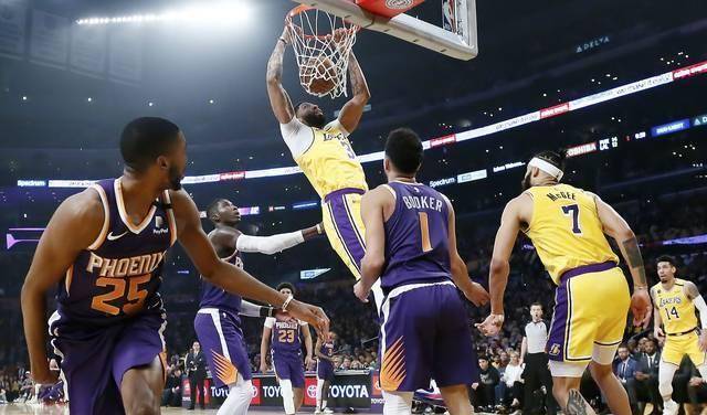 约基奇致命失误!连湖人霍华德都能欺负他!_比赛_掘金队_詹姆斯