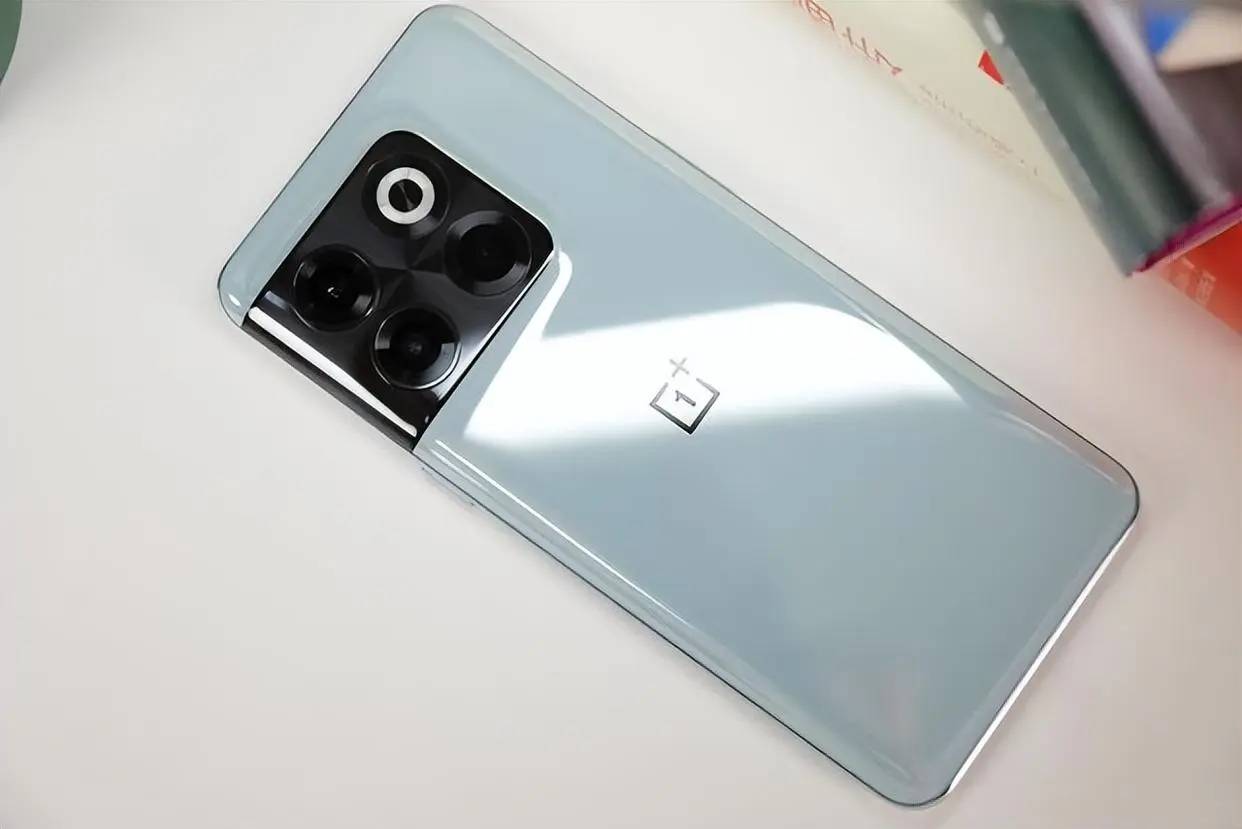原创
            16GB+512GB+OIS光学防抖，跌价1190元，高端旗舰降成中档机4