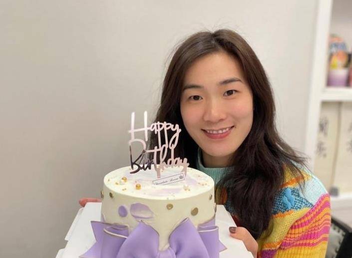 谢震业女友 苏炳添爱妻同一天庆祝生日!