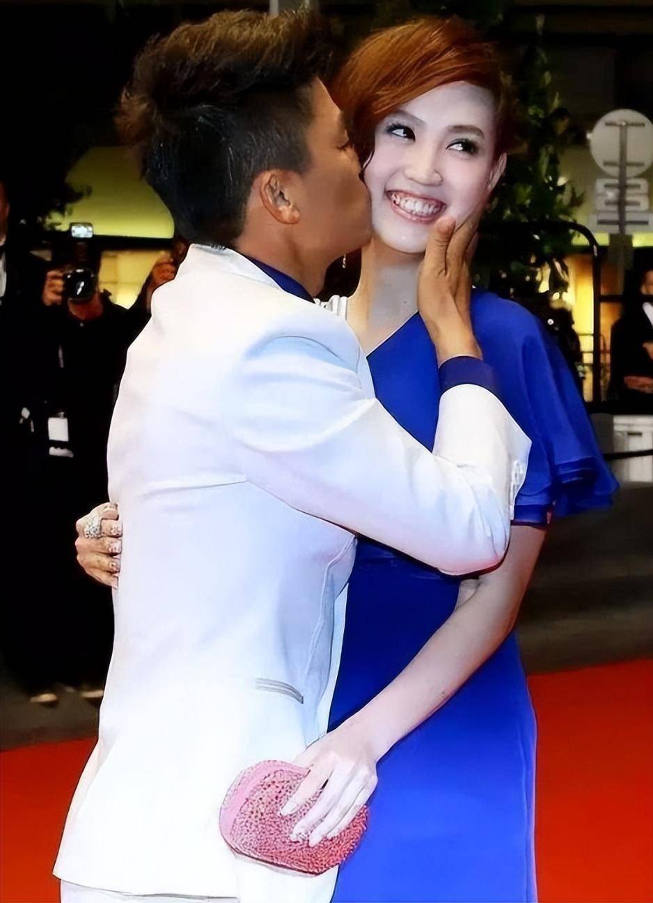 为她定制了粉钻戒指,表示儿子的生日,母亲的受难日,感谢老婆的付出