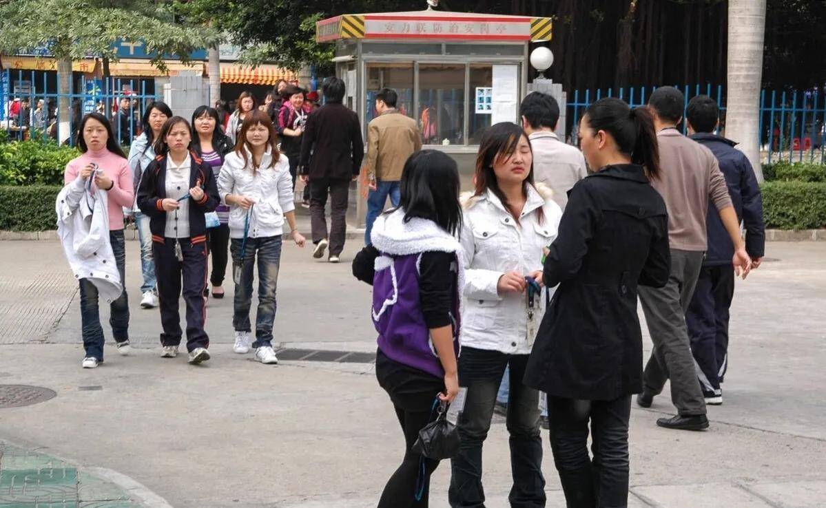 深圳往事:我在万人上市电子厂打工,看见了太多女工的露水姻缘_阿峰