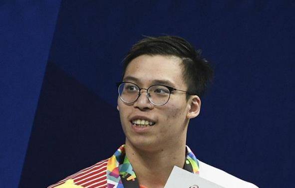 11岁就拿到6枚金牌,被称适合比赛型运动员,他就是李朱濠_游泳_时候