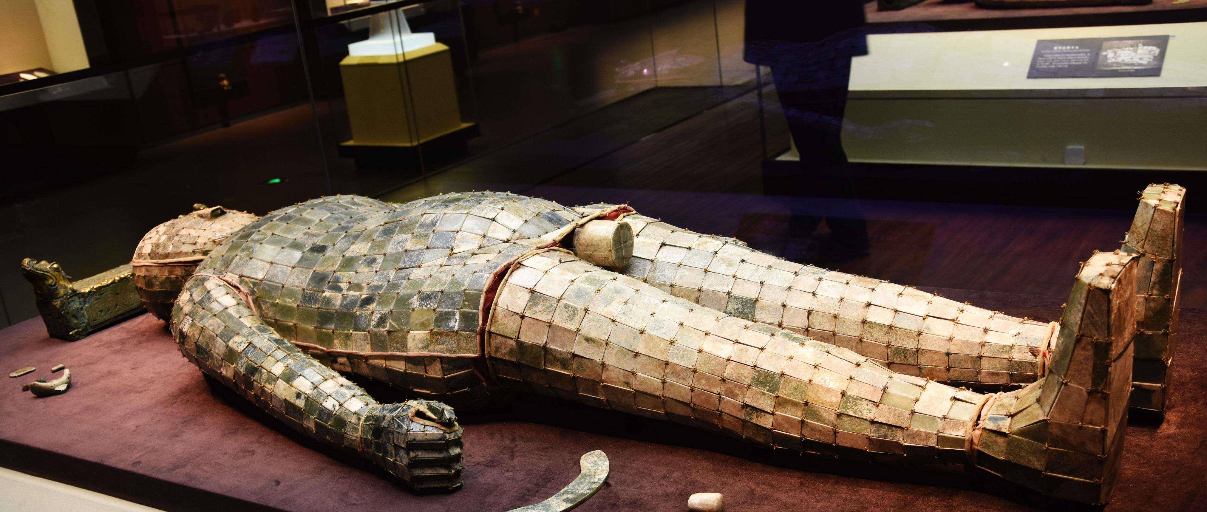 炮声惊醒刘备先祖墓,防盗措施严密,考古出土首套完整的金缕玉衣_刘胜