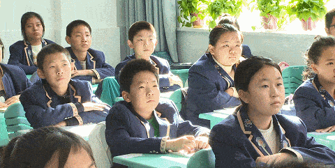 衣袖满"敦煌"文化校服实力"出圈"_活动_进校园_藻井