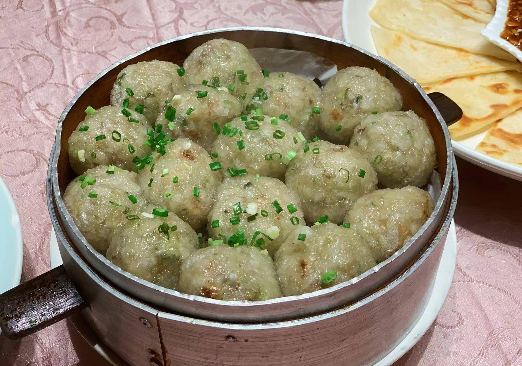 跟着本地人吃遍淮南美食,眼花缭乱豆腐宴,下乡去喝淮南牛肉汤_樊涛