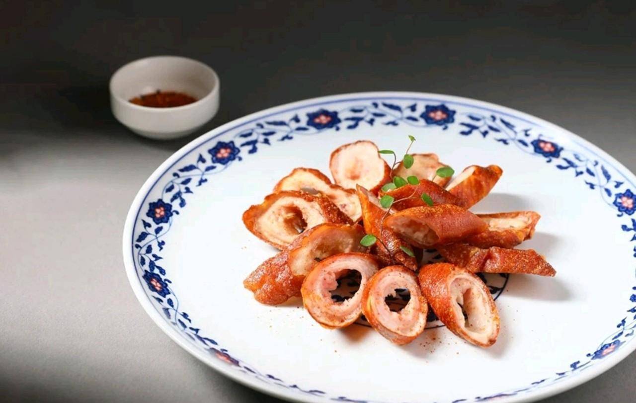 川酱黄番红花,五香酥肥肠,五福上门_配料_备用_葱花