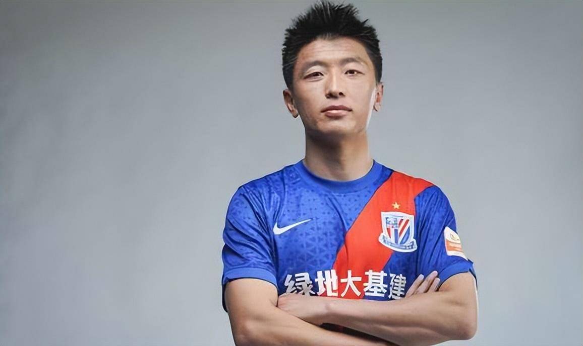 这位前国足9号中锋下赛季可能会支持大连队,差点去德甲效力豪门_杨旭