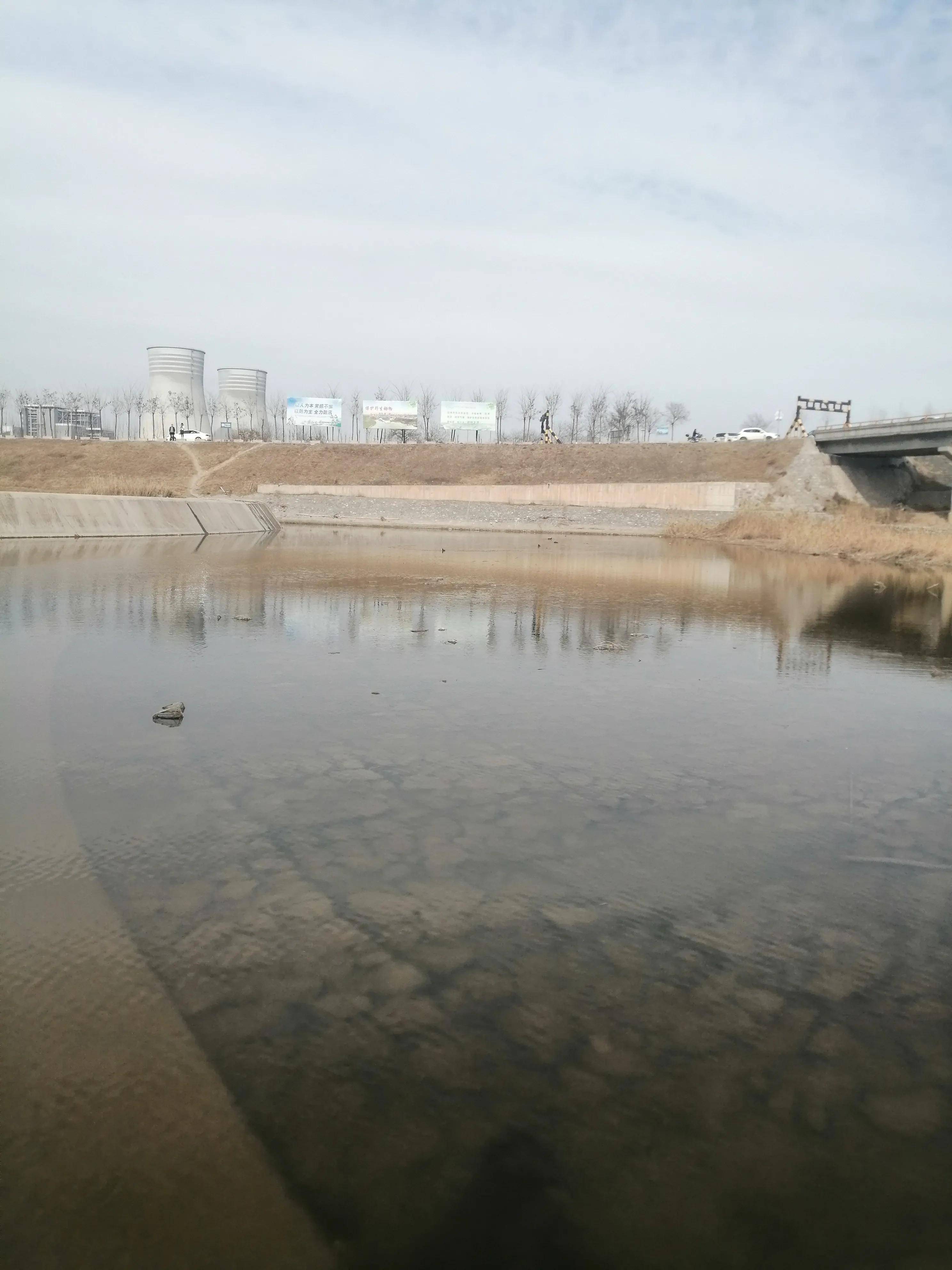 富平国度级石川河湿地公园带美女野餐