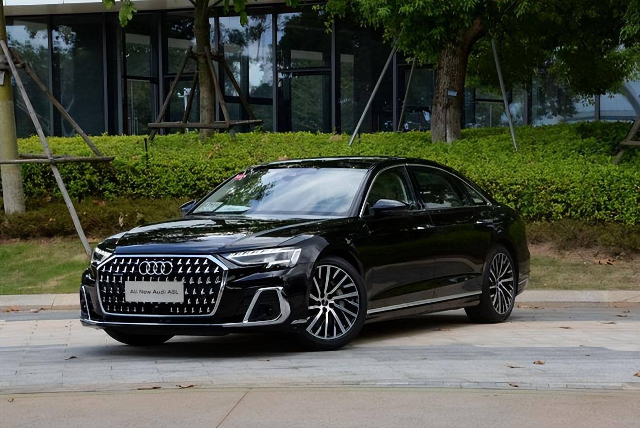 19米的轴距甚至超过了加长版的奥迪a8.