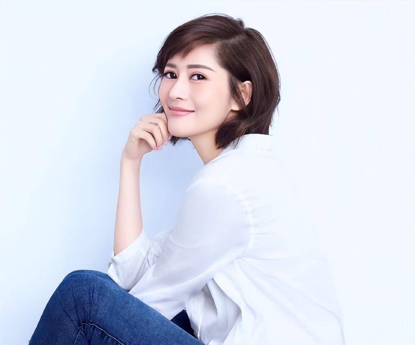 45岁的沈星晒照,看上去状态满分,网友:一直这么单身,挺可惜的_生活