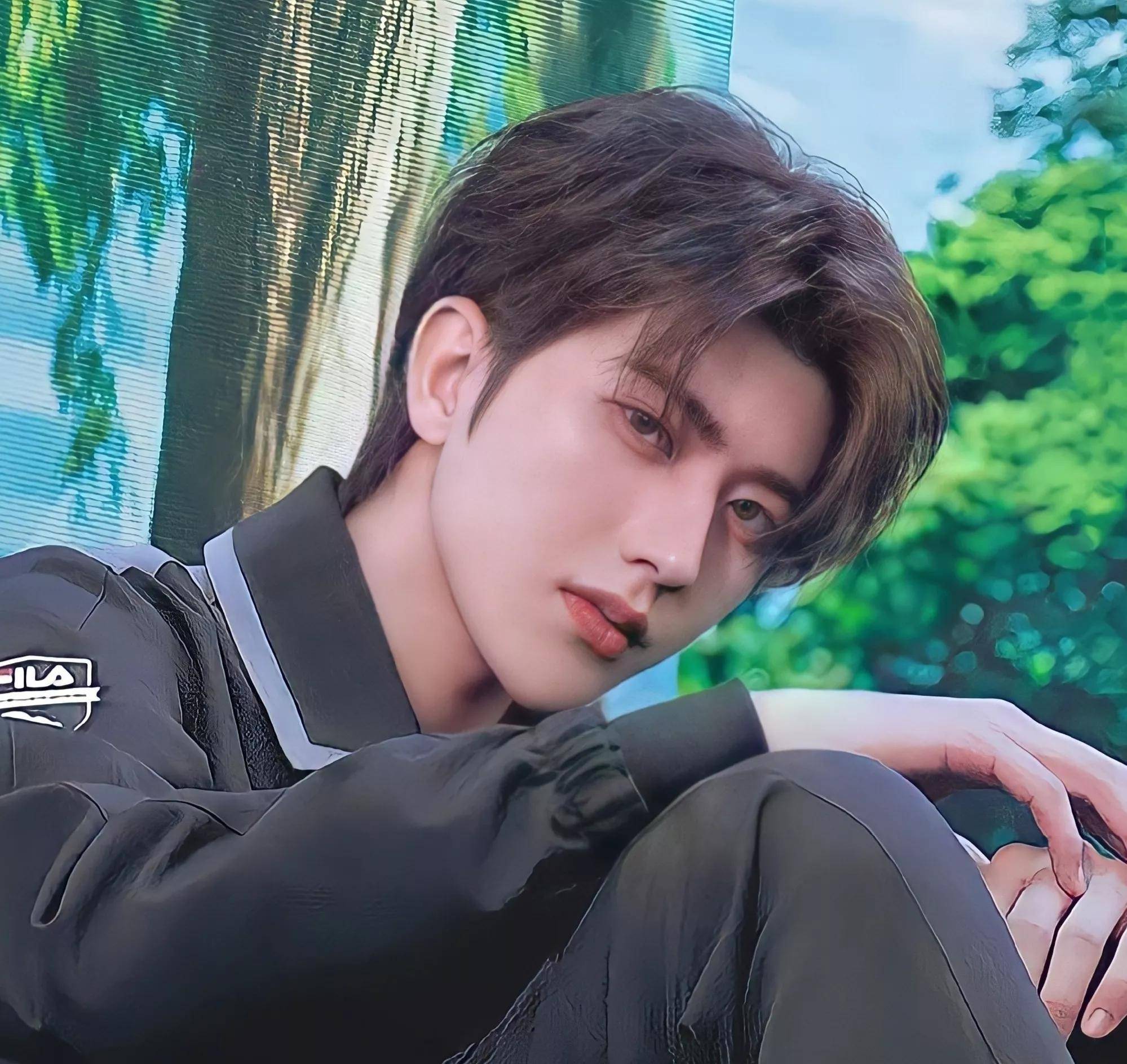 蔡徐坤的神仙美图_舞台_玫瑰_因为