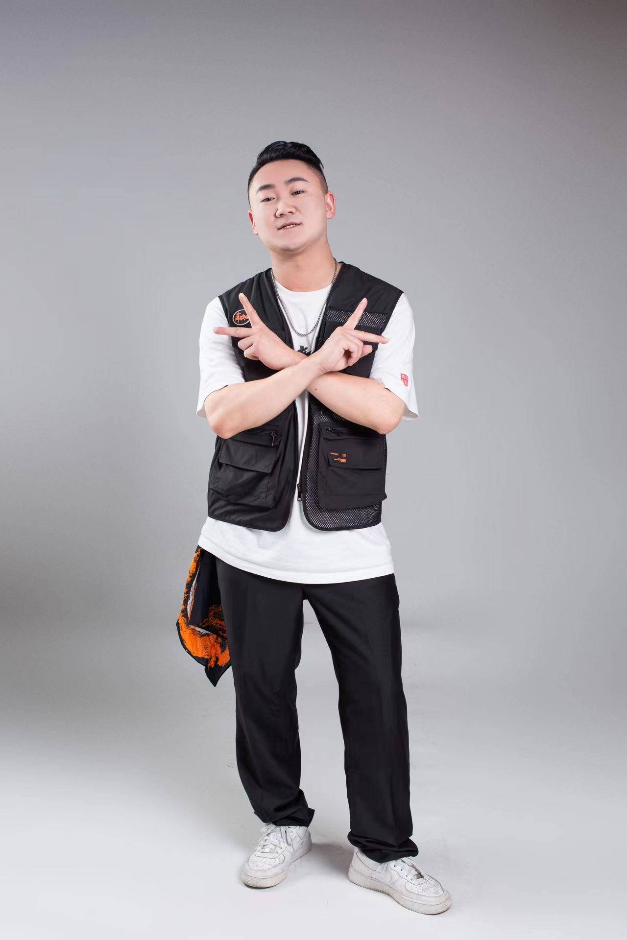 万少波profile舞者契约联合创始人杭州ep crew队员中国知名赛事mc