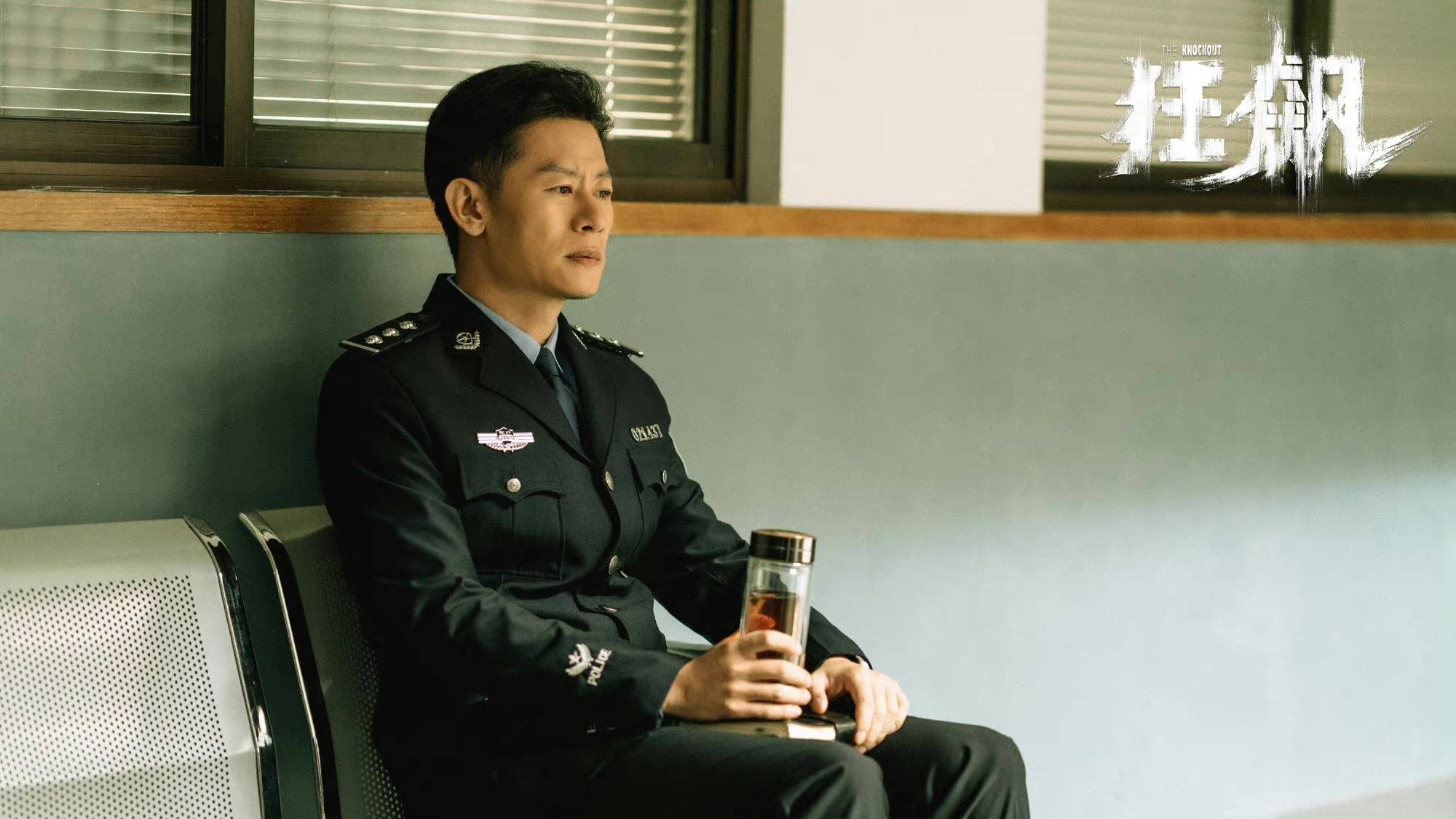 演员李健把这个角色也演绎的颇有味道,既有刑警队长的干练果敢,正义