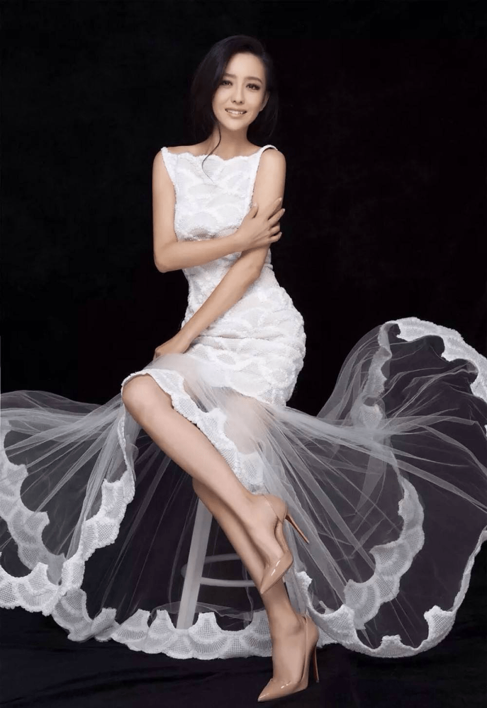 曾因番位辞演《三十而已》,如今成爆款剧,佟丽娅被事业粉坑惨了_杨幂