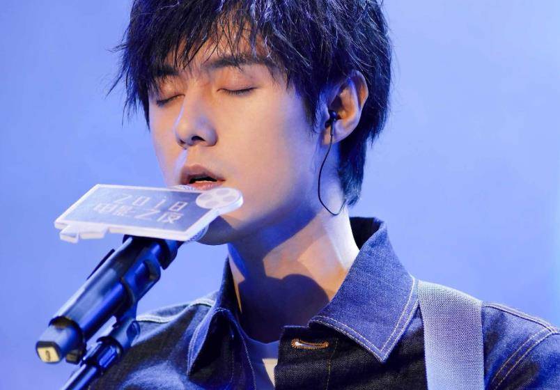 外表帅气的张超,拥有着独特的魅力,也在不断提升演技_的发展_时候