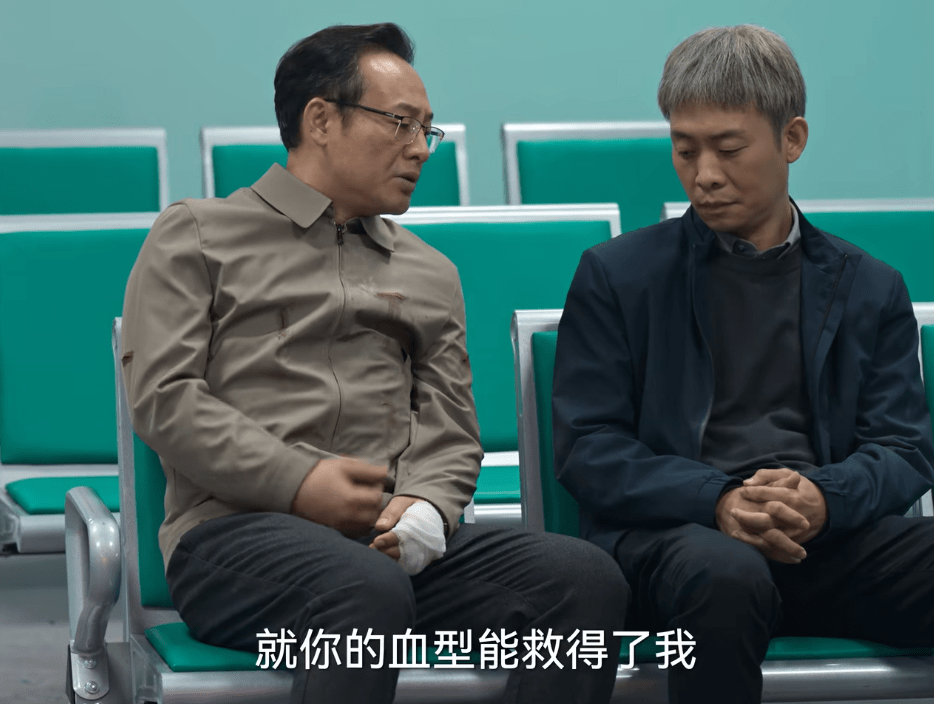 結局,劇情與人物又是備受觀眾討論,高啟強僱傭手上演苦肉計,在病房前