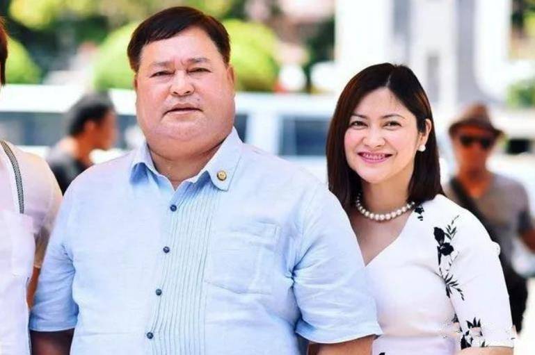 奥三棉市市长雷纳尔多和他的副市长女儿所以在杜特尔特上台以后就
